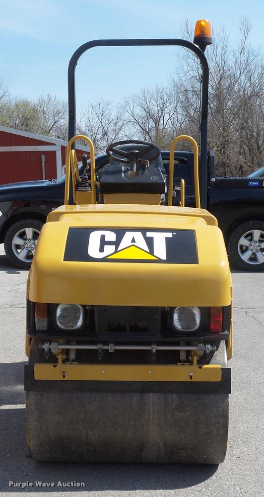 image for item BH9289 2000 Caterpillar CB-241D double drum roller