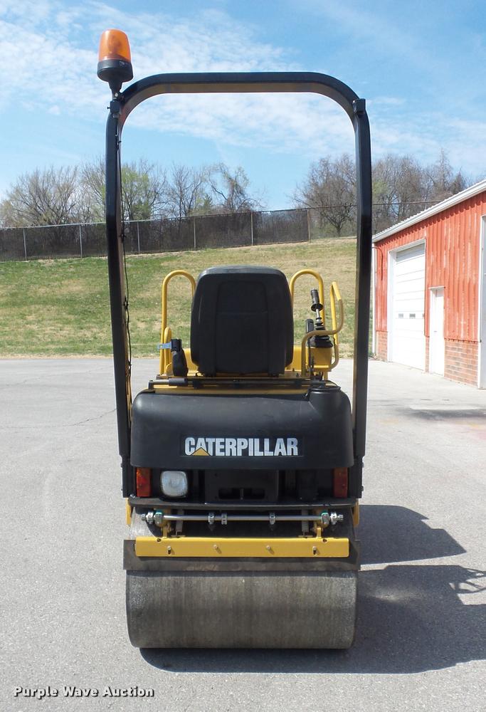 image for item BH9289 2000 Caterpillar CB-241D double drum roller