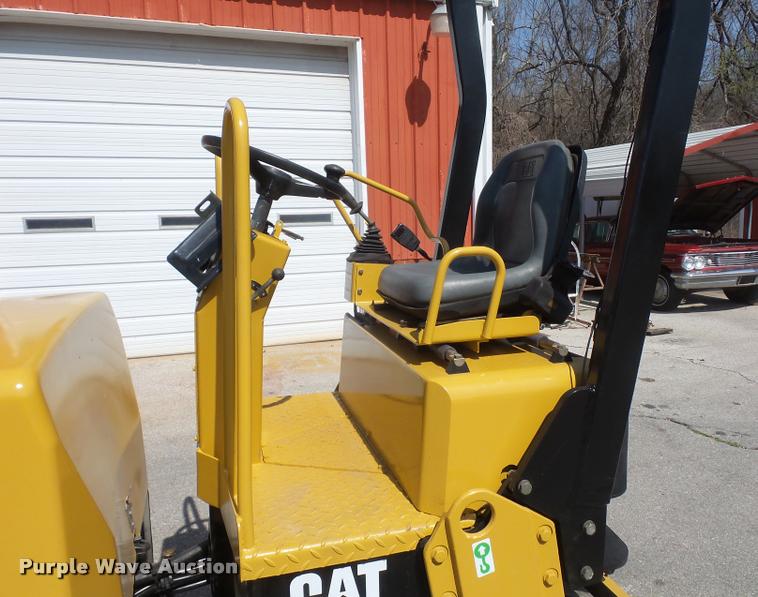 image for item BH9289 2000 Caterpillar CB-241D double drum roller