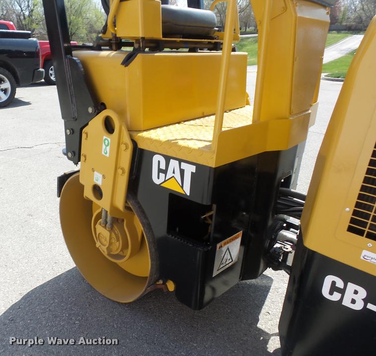 image for item BH9289 2000 Caterpillar CB-241D double drum roller