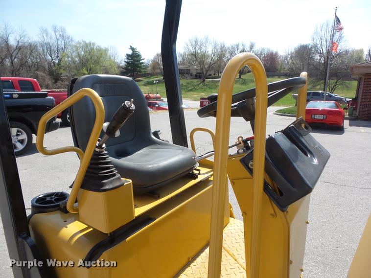 image for item BH9289 2000 Caterpillar CB-241D double drum roller