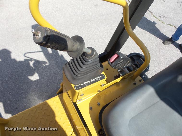 image for item BH9289 2000 Caterpillar CB-241D double drum roller