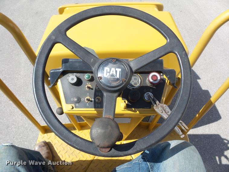 image for item BH9289 2000 Caterpillar CB-241D double drum roller