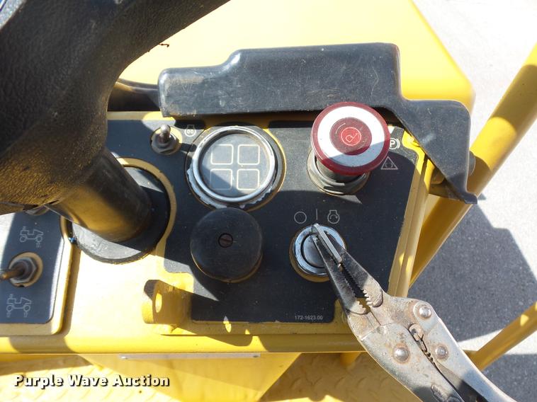 image for item BH9289 2000 Caterpillar CB-241D double drum roller