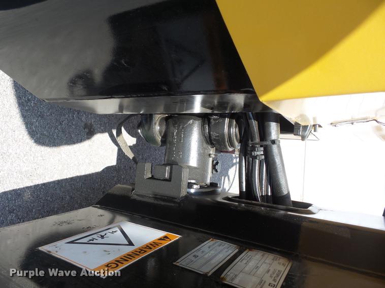 image for item BH9289 2000 Caterpillar CB-241D double drum roller