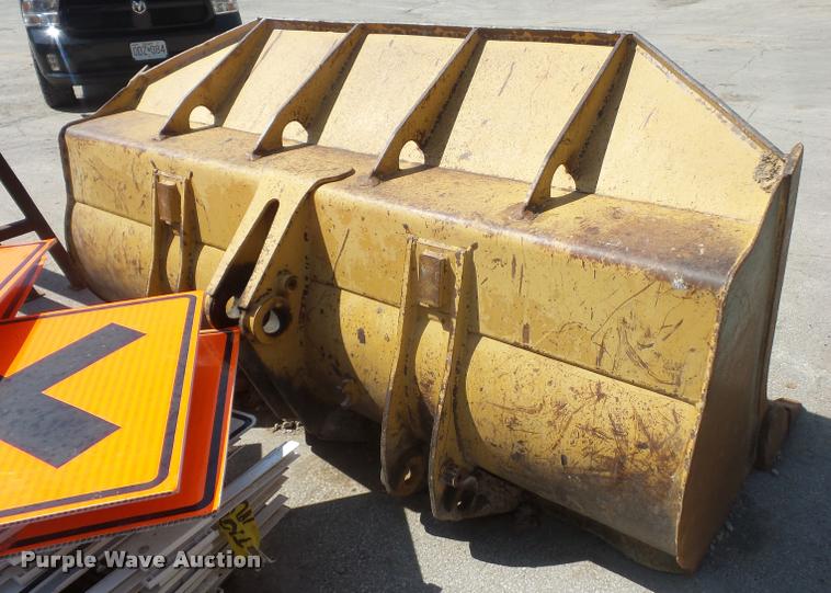 image for item BH9290 Caterpillar 953C loader bucket