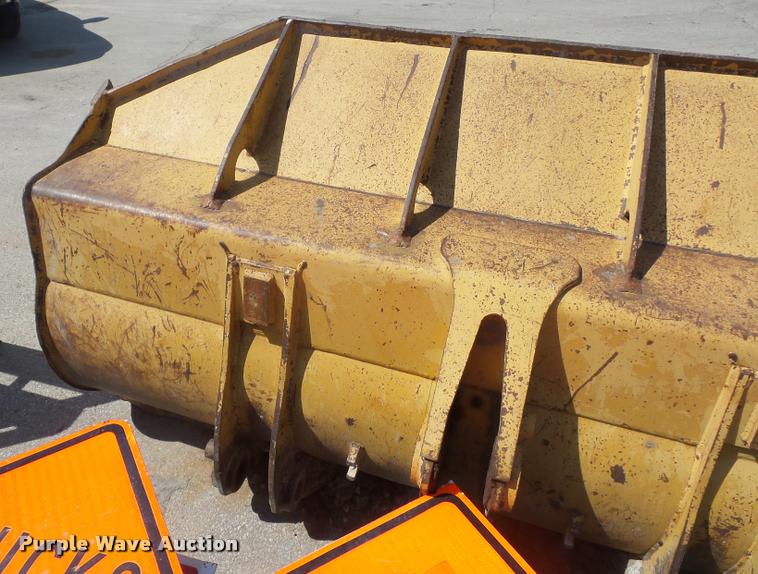 image for item BH9290 Caterpillar 953C loader bucket