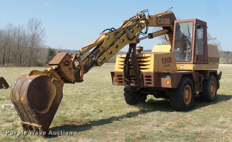 image for item BH9302 1985 Case 1085B rubber tire excavator