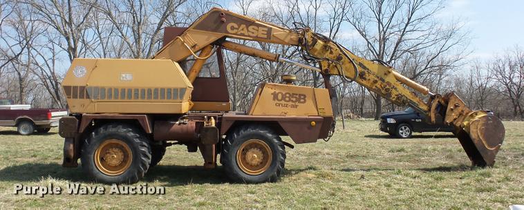 image for item BH9302 1985 Case 1085B rubber tire excavator