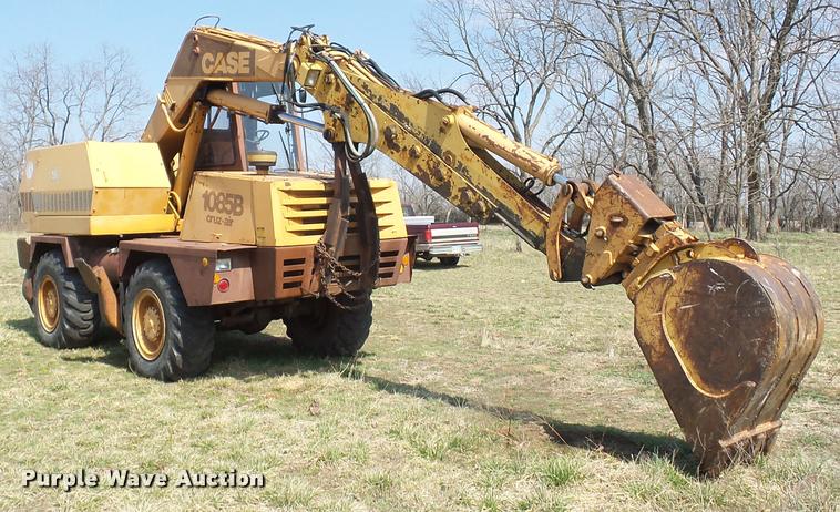 image for item BH9302 1985 Case 1085B rubber tire excavator