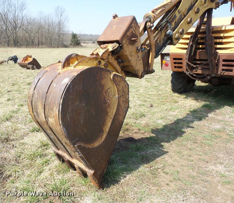 image for item BH9302 1985 Case 1085B rubber tire excavator