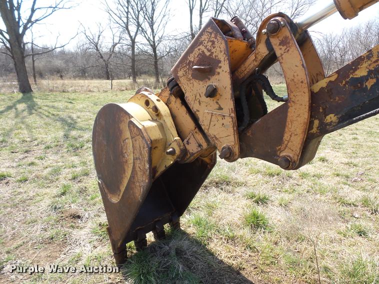 image for item BH9302 1985 Case 1085B rubber tire excavator