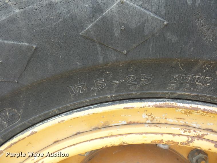 image for item BH9302 1985 Case 1085B rubber tire excavator