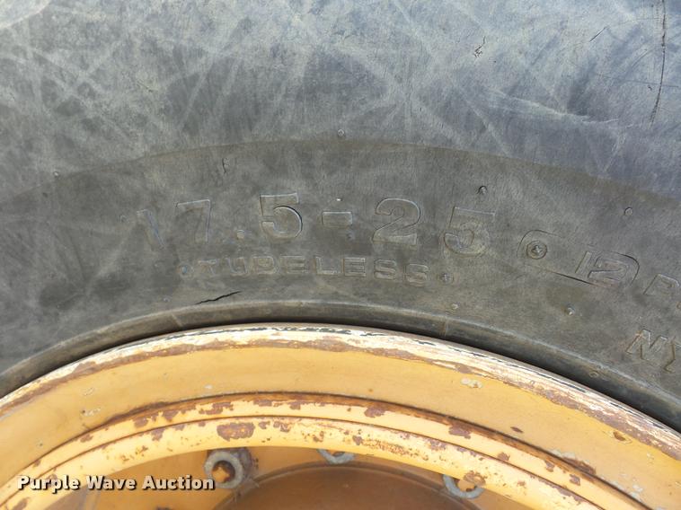 image for item BH9302 1985 Case 1085B rubber tire excavator