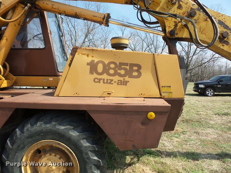 image for item BH9302 1985 Case 1085B rubber tire excavator