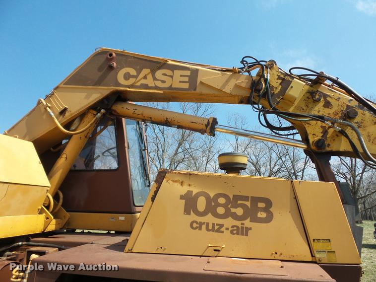 image for item BH9302 1985 Case 1085B rubber tire excavator