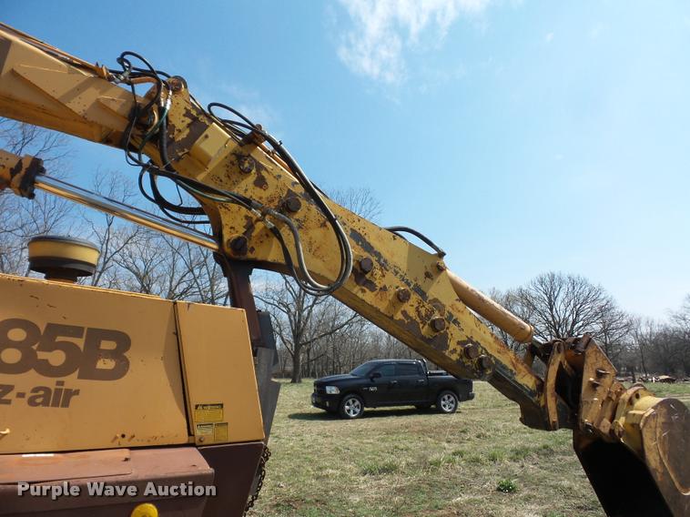 image for item BH9302 1985 Case 1085B rubber tire excavator