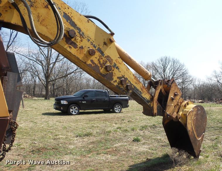 image for item BH9302 1985 Case 1085B rubber tire excavator