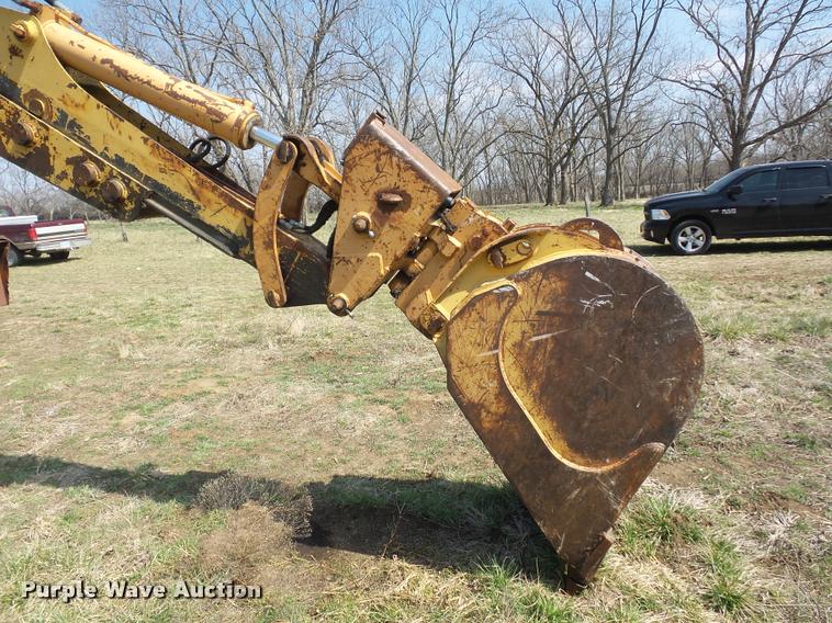 image for item BH9302 1985 Case 1085B rubber tire excavator