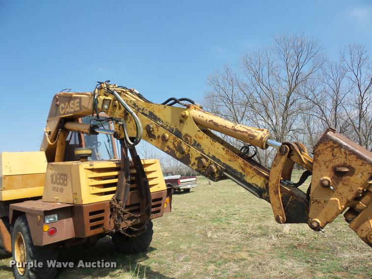 image for item BH9302 1985 Case 1085B rubber tire excavator