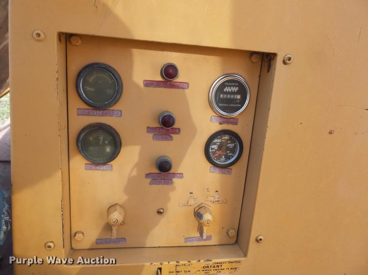 image for item BH9302 1985 Case 1085B rubber tire excavator