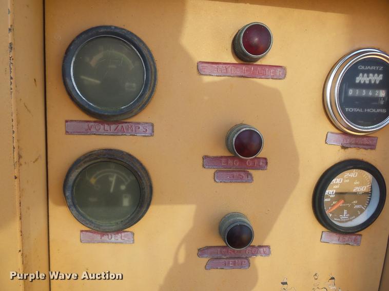 image for item BH9302 1985 Case 1085B rubber tire excavator