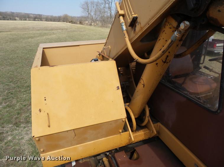 image for item BH9302 1985 Case 1085B rubber tire excavator