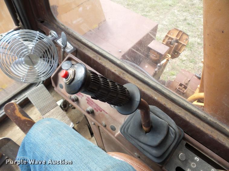 image for item BH9302 1985 Case 1085B rubber tire excavator