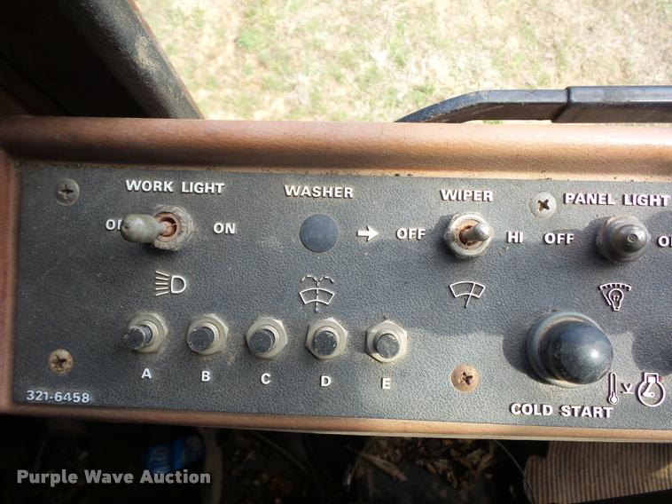 image for item BH9302 1985 Case 1085B rubber tire excavator