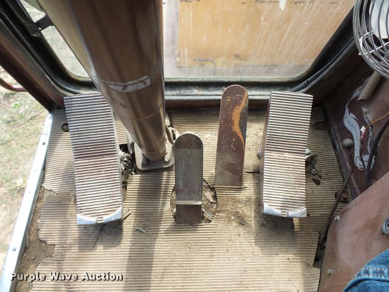 image for item BH9302 1985 Case 1085B rubber tire excavator