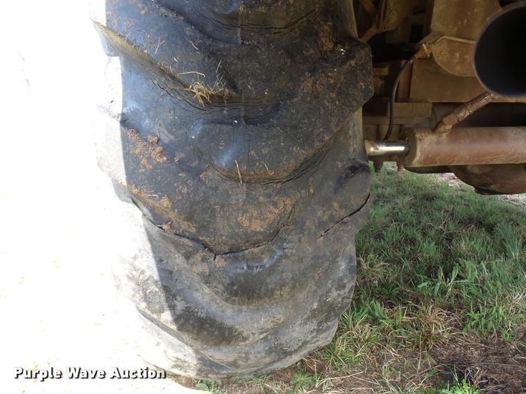 image for item BH9302 1985 Case 1085B rubber tire excavator