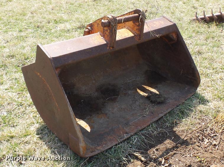 image for item BH9302 1985 Case 1085B rubber tire excavator