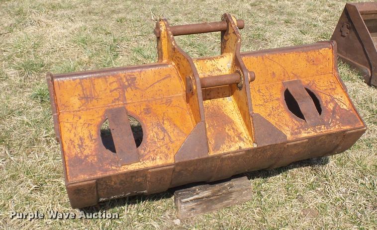 image for item BH9302 1985 Case 1085B rubber tire excavator