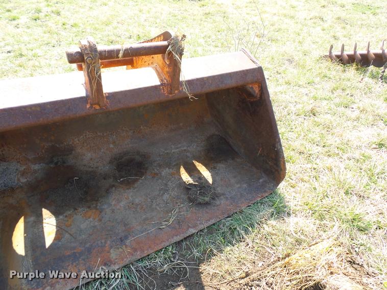 image for item BH9302 1985 Case 1085B rubber tire excavator