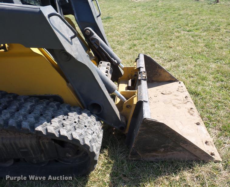 image for item BH9304 2011 John Deere 329D skid steer