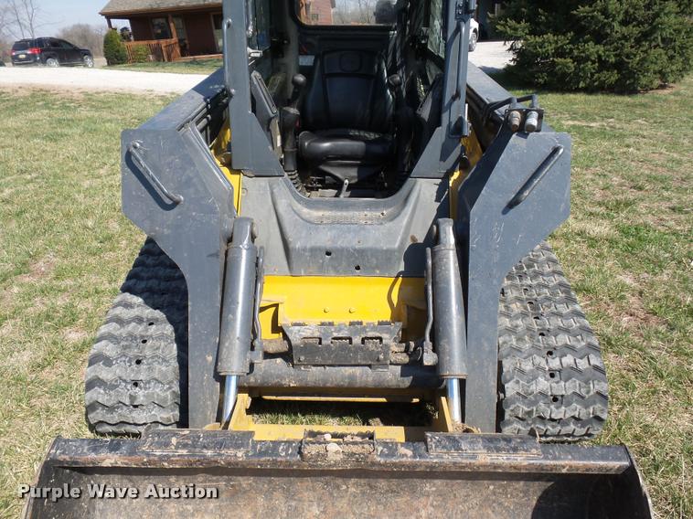 image for item BH9304 2011 John Deere 329D skid steer