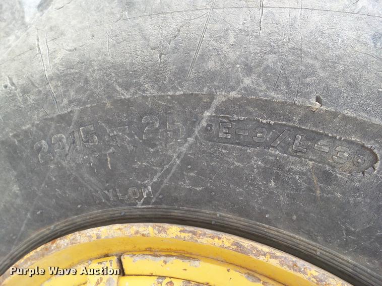 image for item CB9867 1978 Caterpillar 966C wheel loader