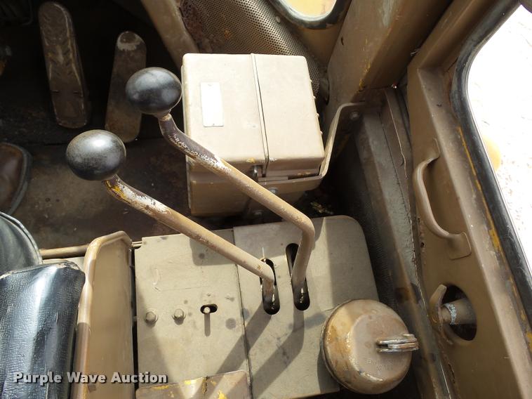 image for item CB9867 1978 Caterpillar 966C wheel loader