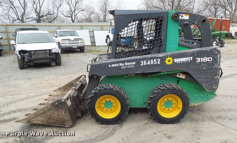 image for item CB9886 2011 John Deere 318D skid steer