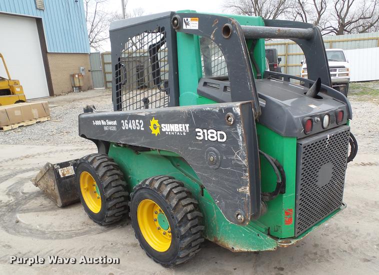 image for item CB9886 2011 John Deere 318D skid steer