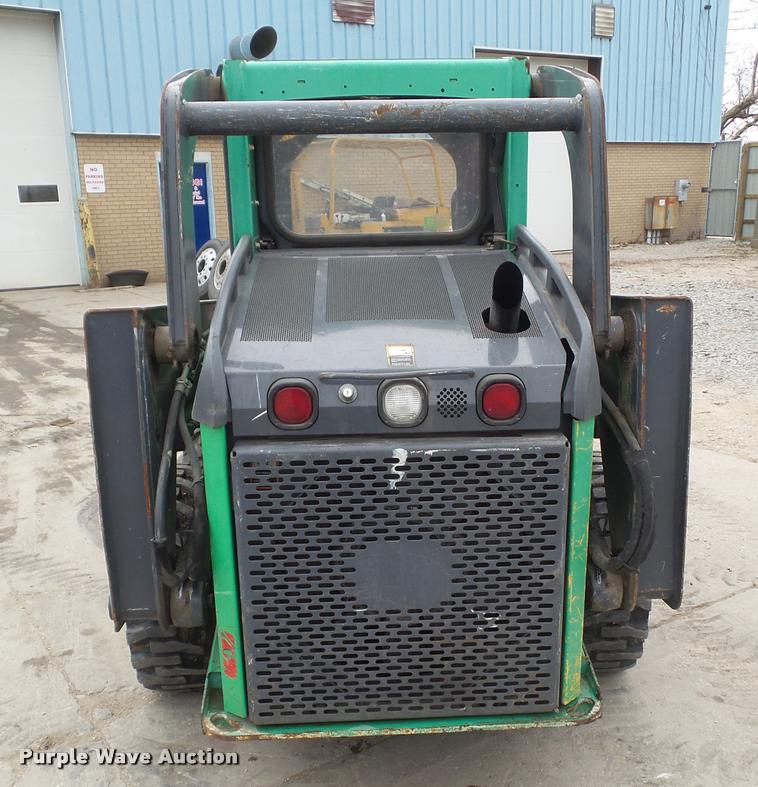 image for item CB9886 2011 John Deere 318D skid steer