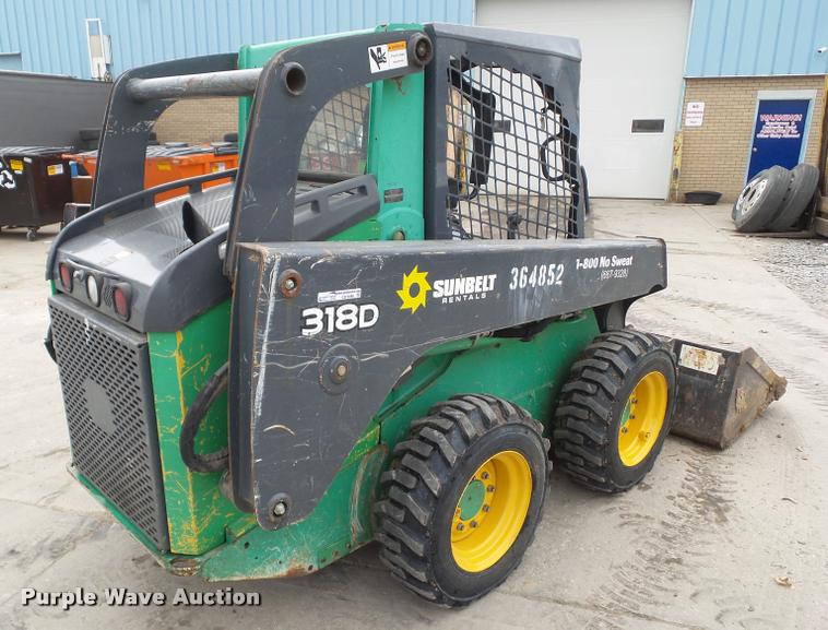 image for item CB9886 2011 John Deere 318D skid steer