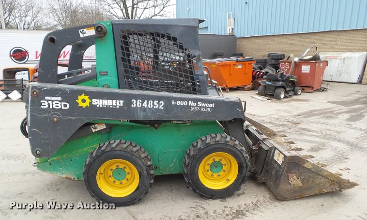 image for item CB9886 2011 John Deere 318D skid steer