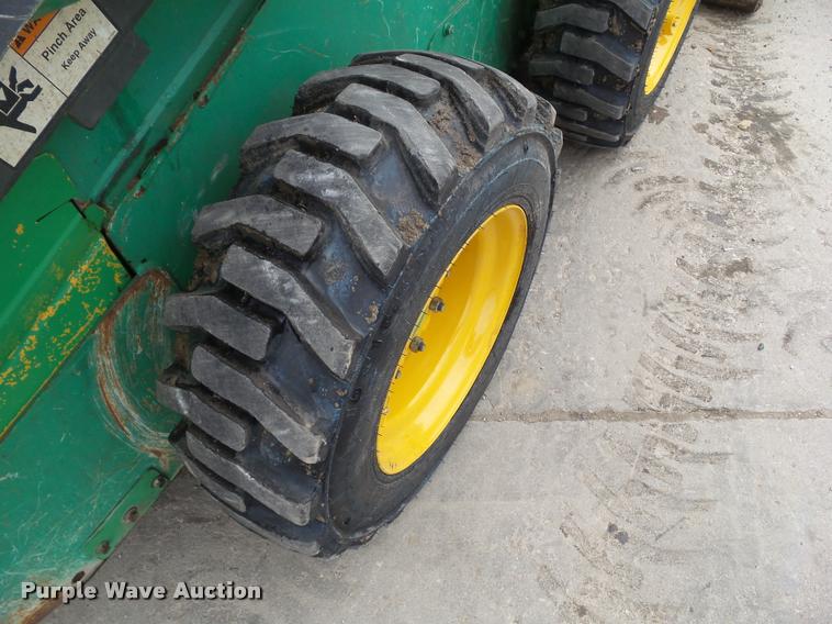 image for item CB9886 2011 John Deere 318D skid steer