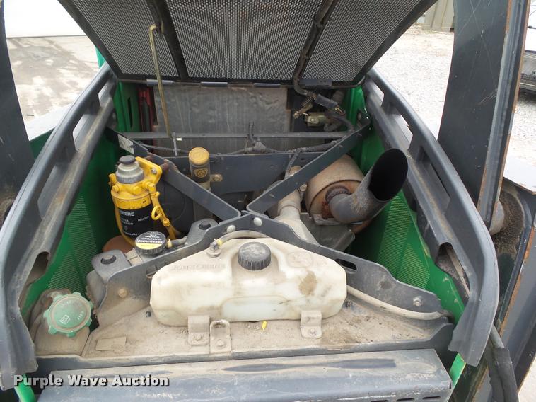 image for item CB9886 2011 John Deere 318D skid steer