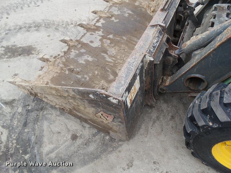 image for item CB9886 2011 John Deere 318D skid steer
