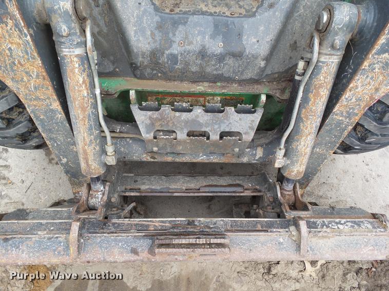 image for item CB9886 2011 John Deere 318D skid steer