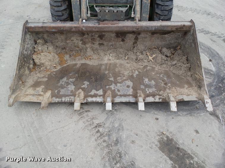 image for item CB9886 2011 John Deere 318D skid steer