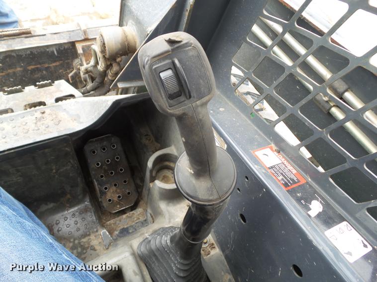 image for item CB9886 2011 John Deere 318D skid steer