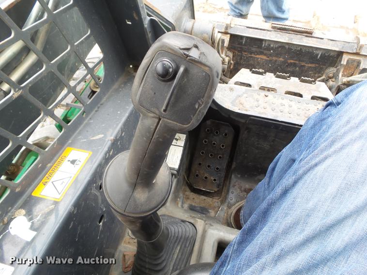 image for item CB9886 2011 John Deere 318D skid steer